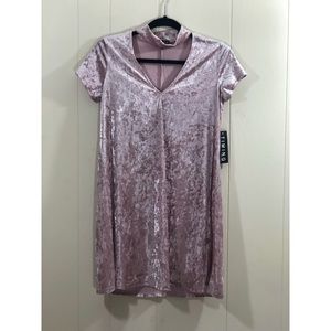 Timing choker velvet dress